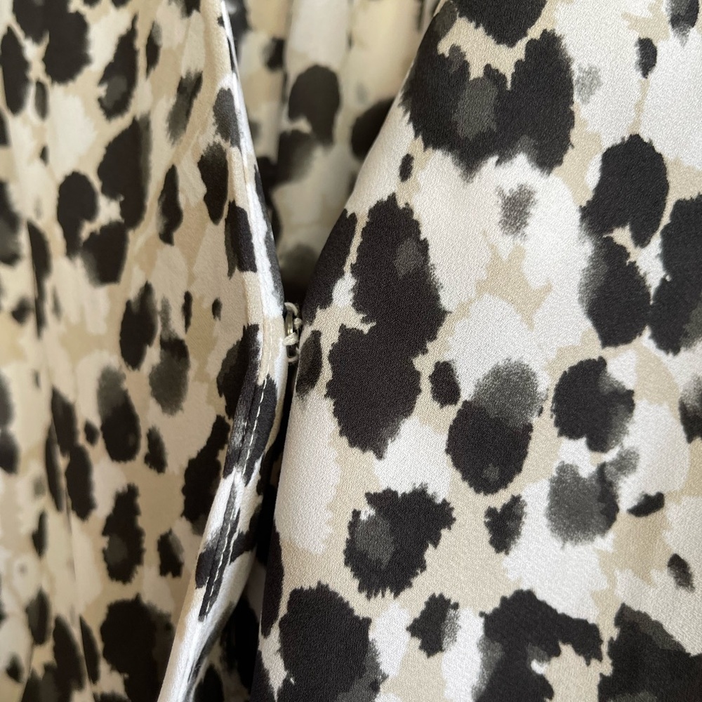 Cabi The Tastemaker Rosette Blouse in Leopard Print 5898 - Picture 4 of 10